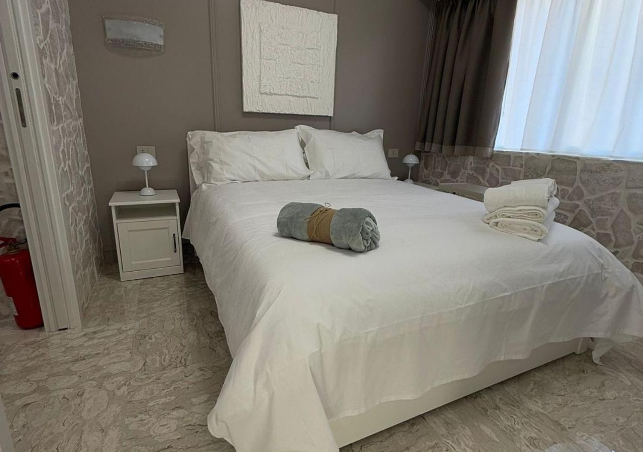 Hotel Stone House Taranto Esterno foto